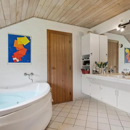 Holiday home Gorgeous In With Wifi *